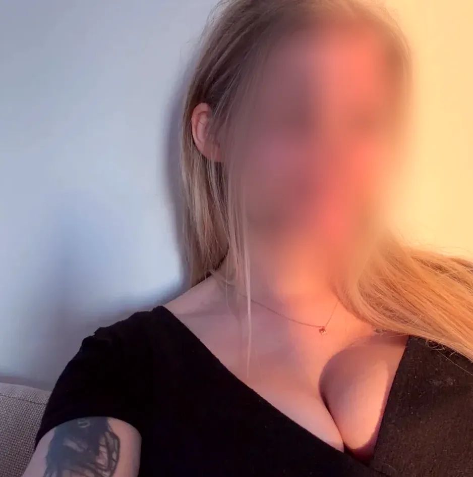 Julia, 25