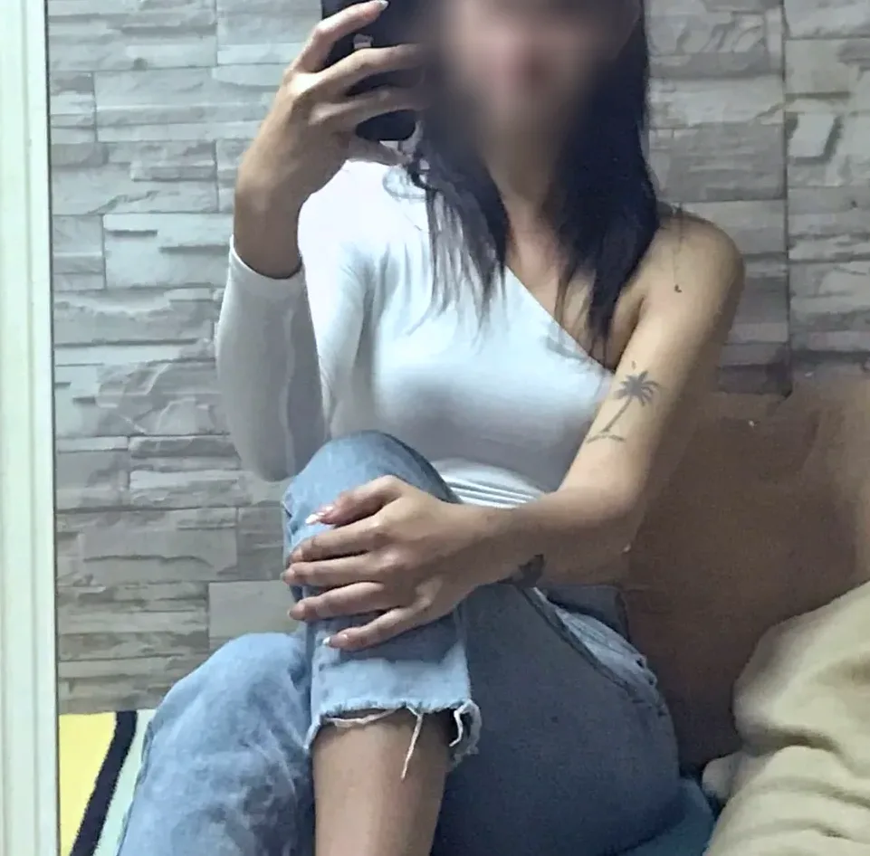 Simone, 32