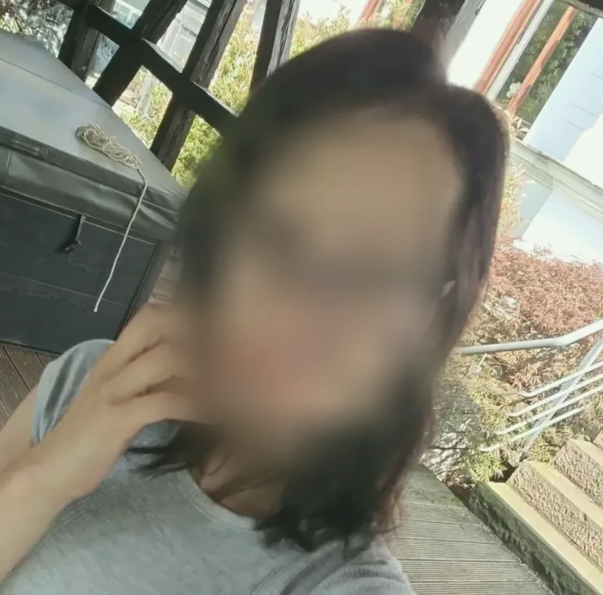 Sophie, 26